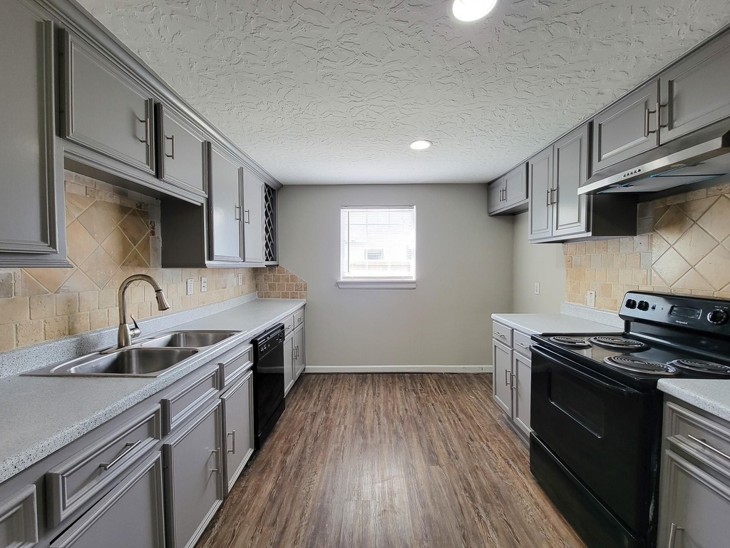 3416 Europa Street - Photo 6