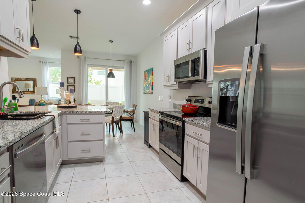 1800 Noel Place - Photo 3
