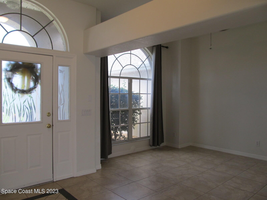 986 Fostoria Drive - Photo 4