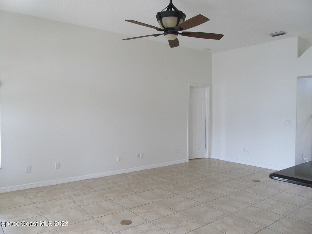 986 Fostoria Drive - Photo 3