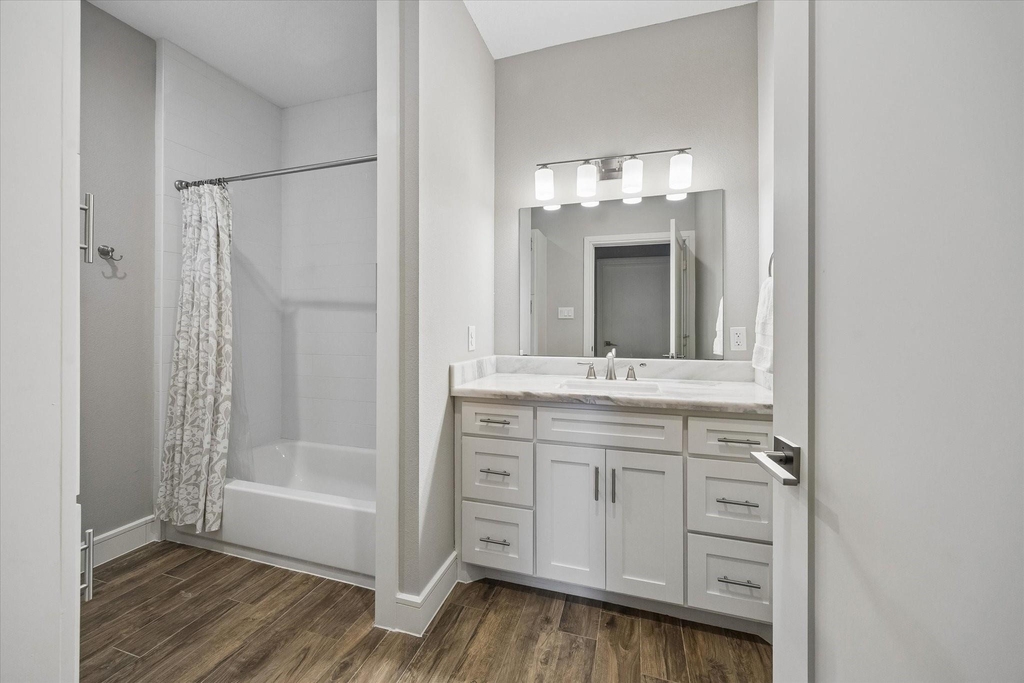 940 W 21st Street - Photo 16
