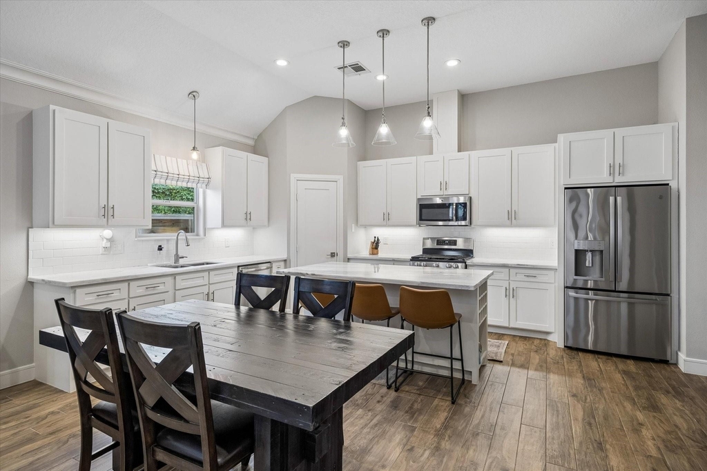 940 W 21st Street - Photo 4