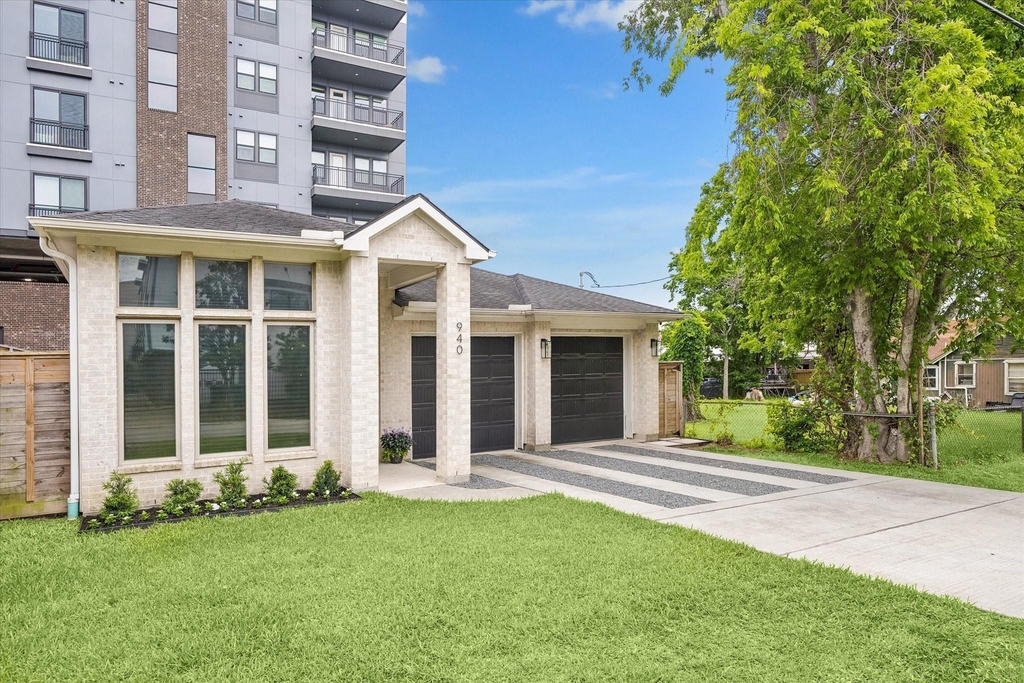 940 W 21st Street - Photo 1