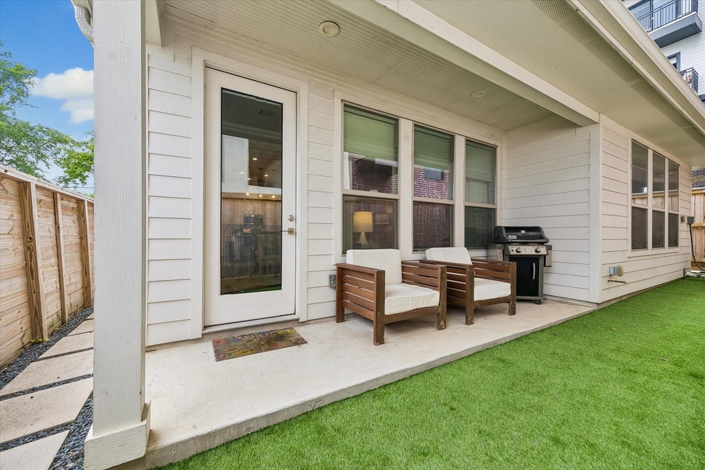 940 W 21st Street - Photo 9