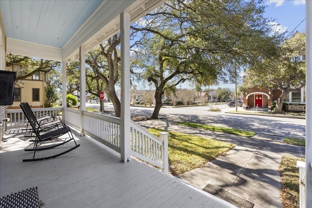 1724 33rd Street - Photo 1