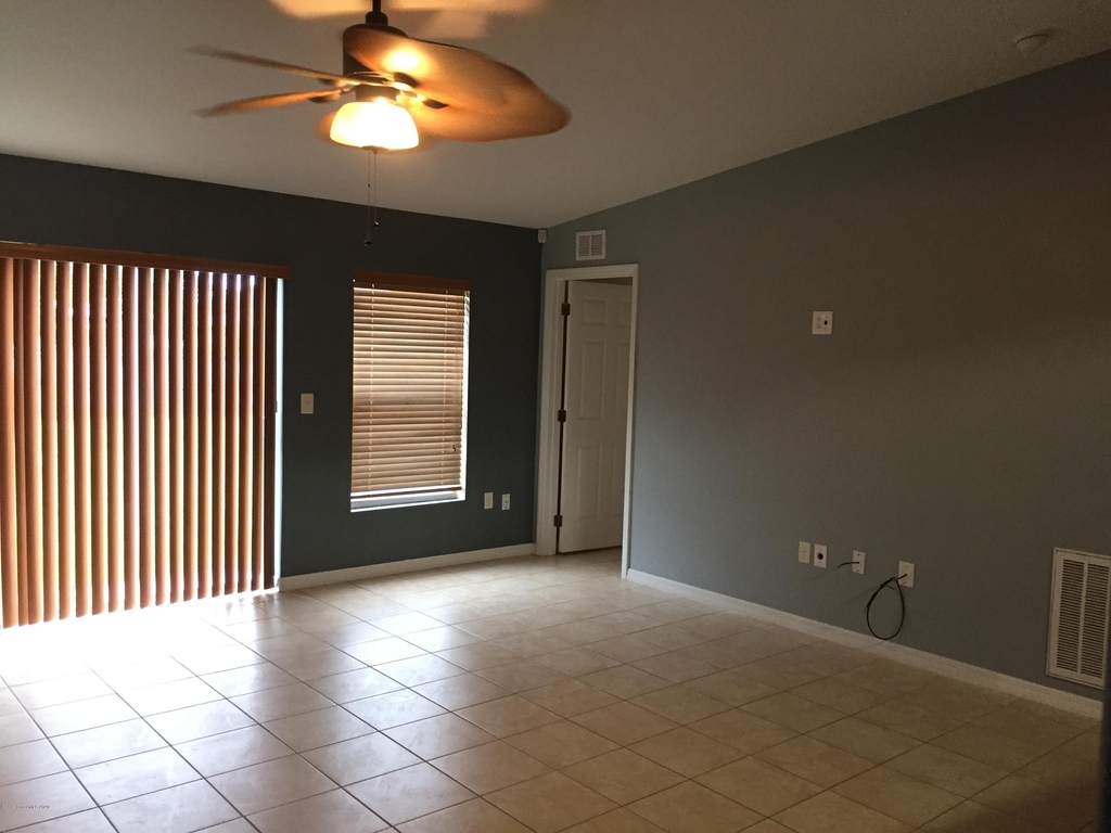 1034 Glencove Avenue Nw - Photo 4