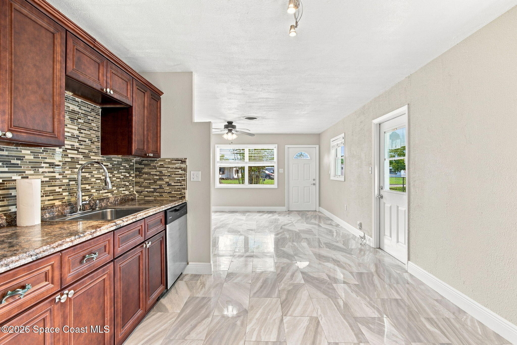 2267 Robinhood Drive - Photo 10