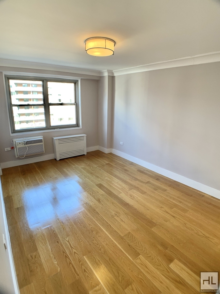 West 97th Street - Photo 8