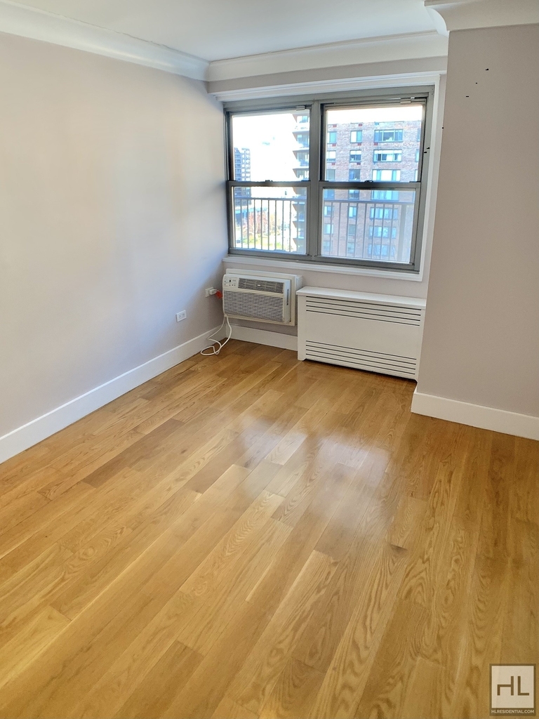 West 97th Street - Photo 4