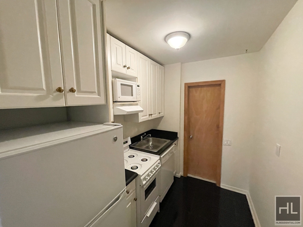 East 84 Street - Photo 1