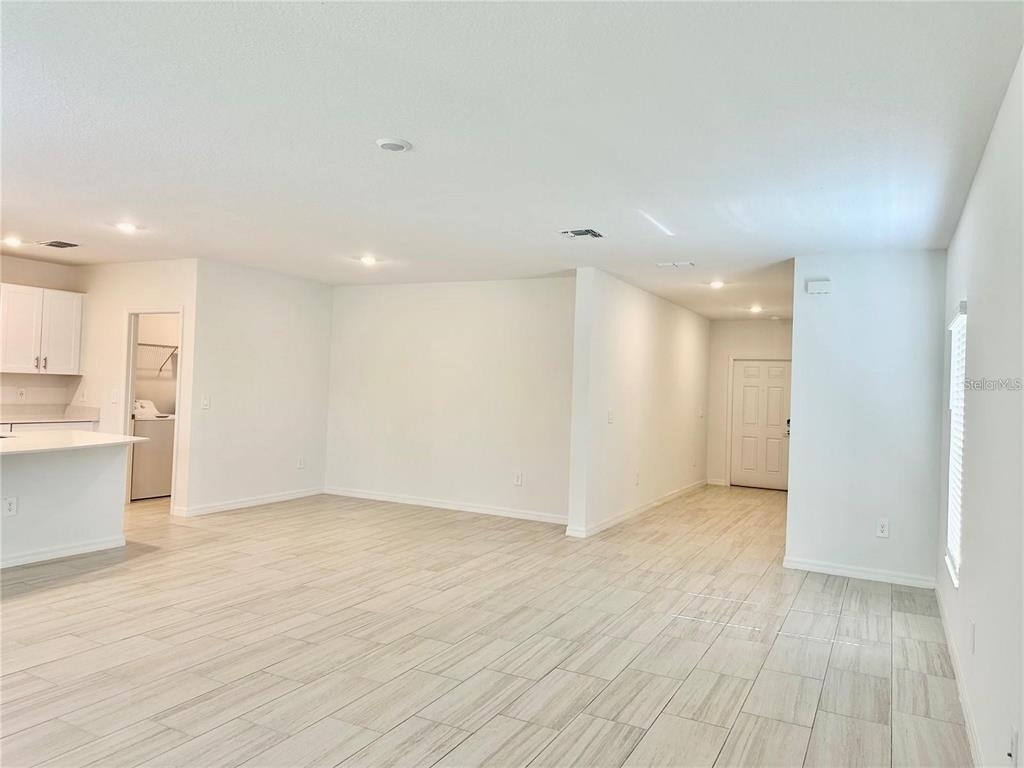 17606 Happytrails Street - Photo 3