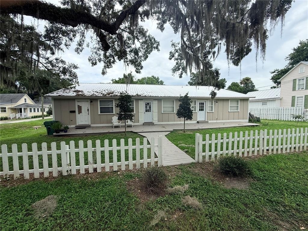 227 W Wisconsin Avenue - Photo 0