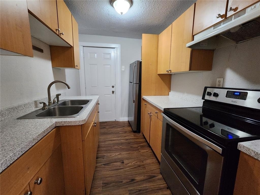 2110 W 41st Street - Photo 2
