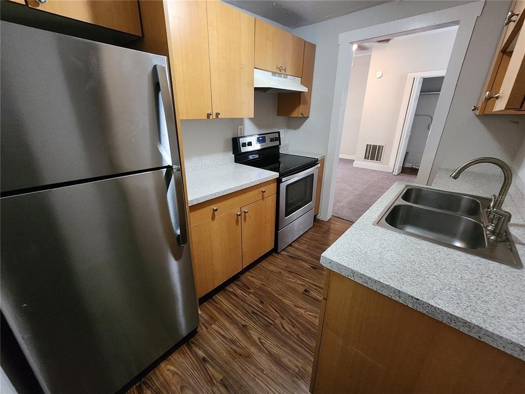 2110 W 41st Street - Photo 3