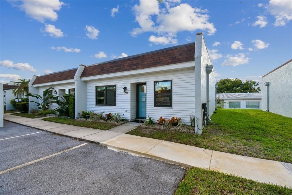 9032 Mission Oaks Boulevard - Photo 2