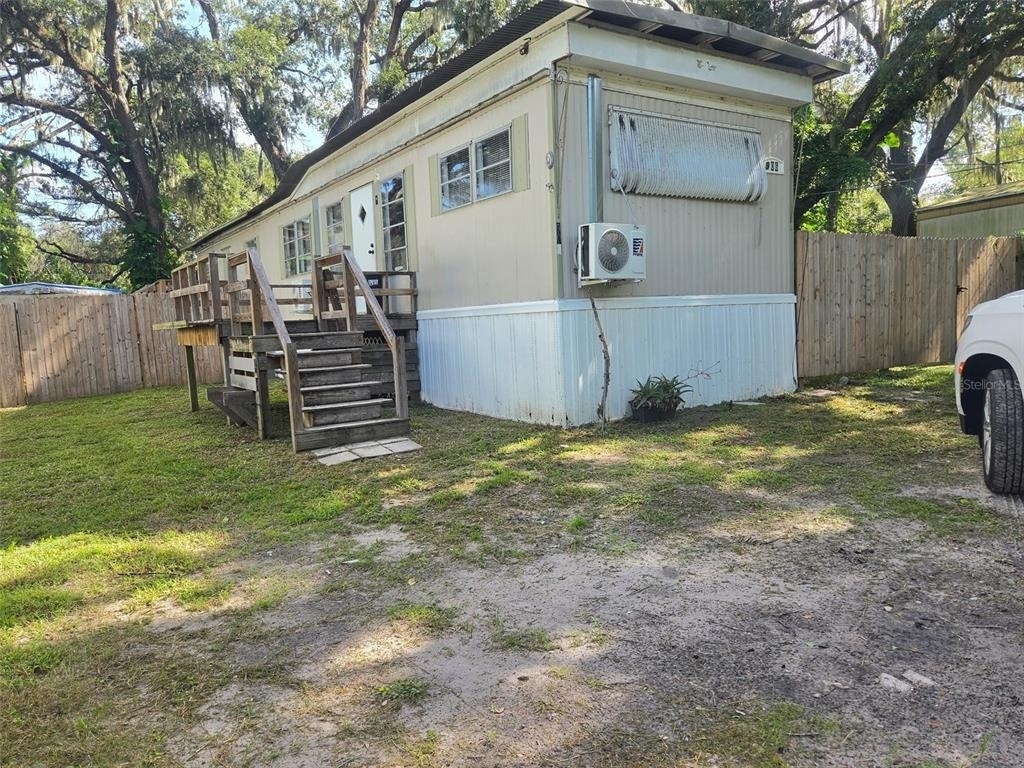 906 Estelle Avenue - Photo 0