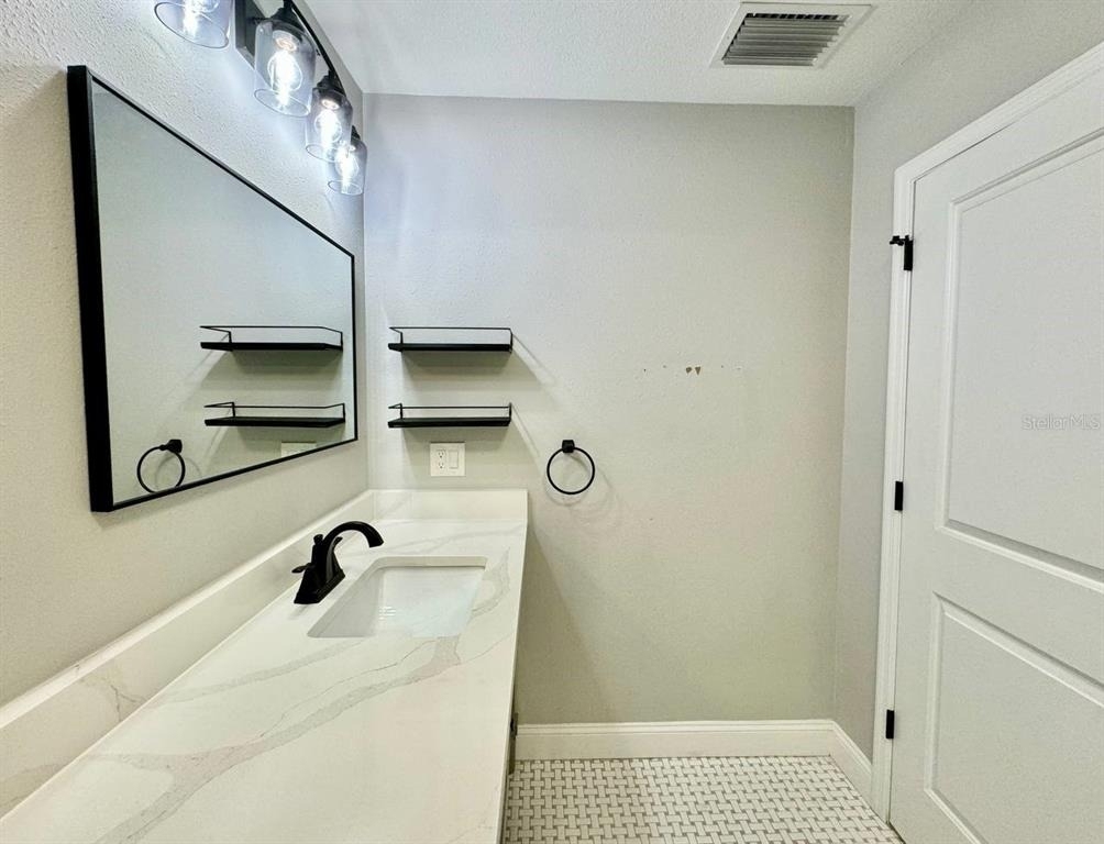 1918 E Shadowlawn Avenue - Photo 17