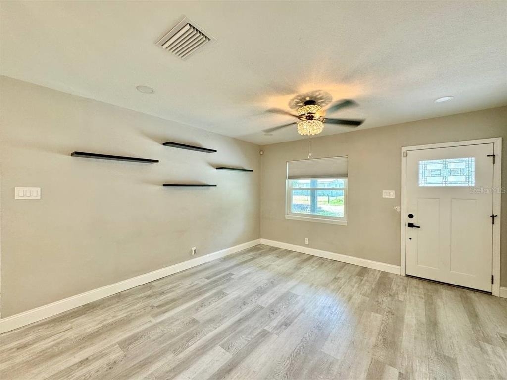 1918 E Shadowlawn Avenue - Photo 3