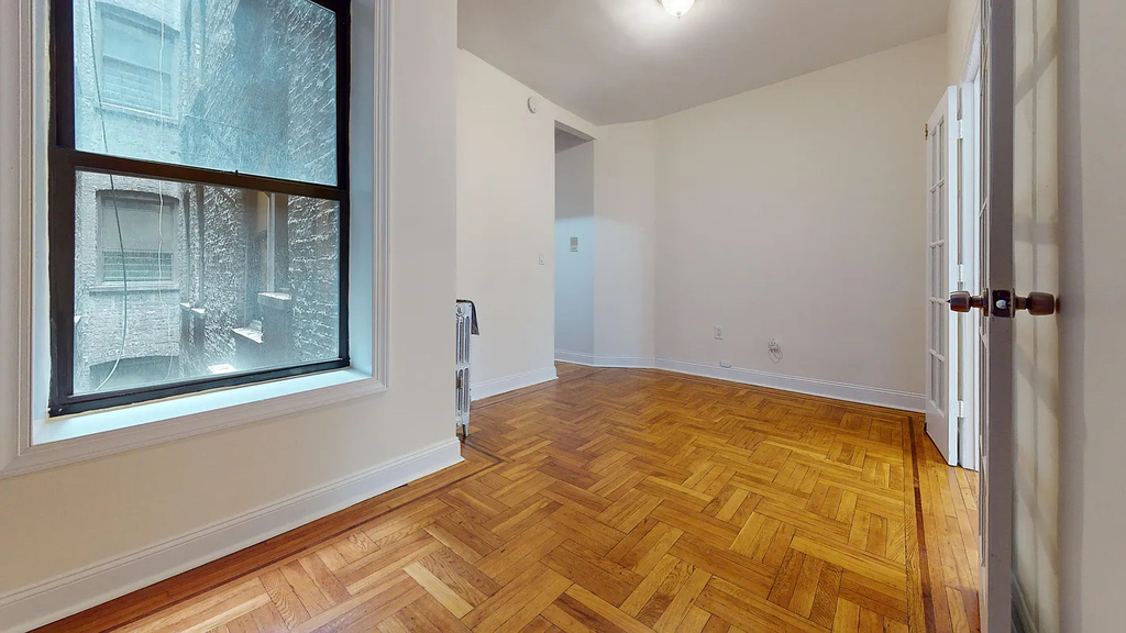 229 East 12th Street - Photo 4