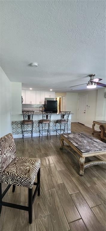 1147 E Mcdonald Avenue - Photo 2