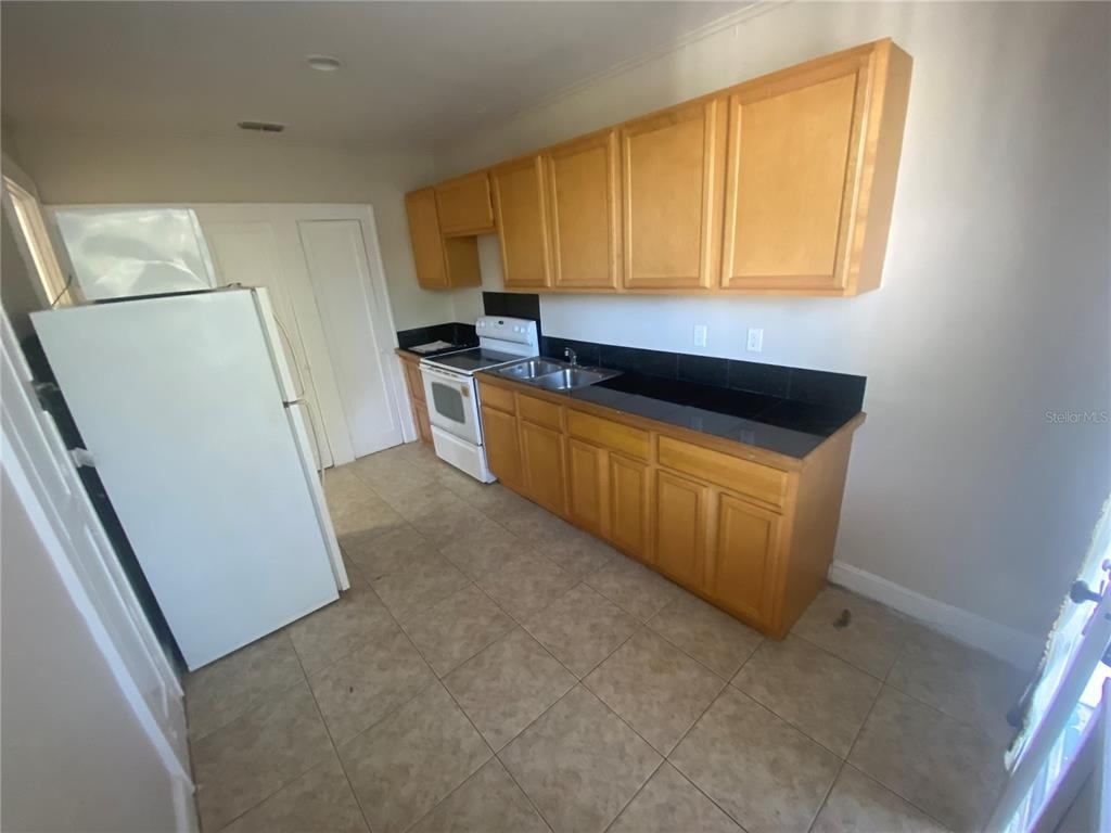 1120 Webster Street - Photo 2
