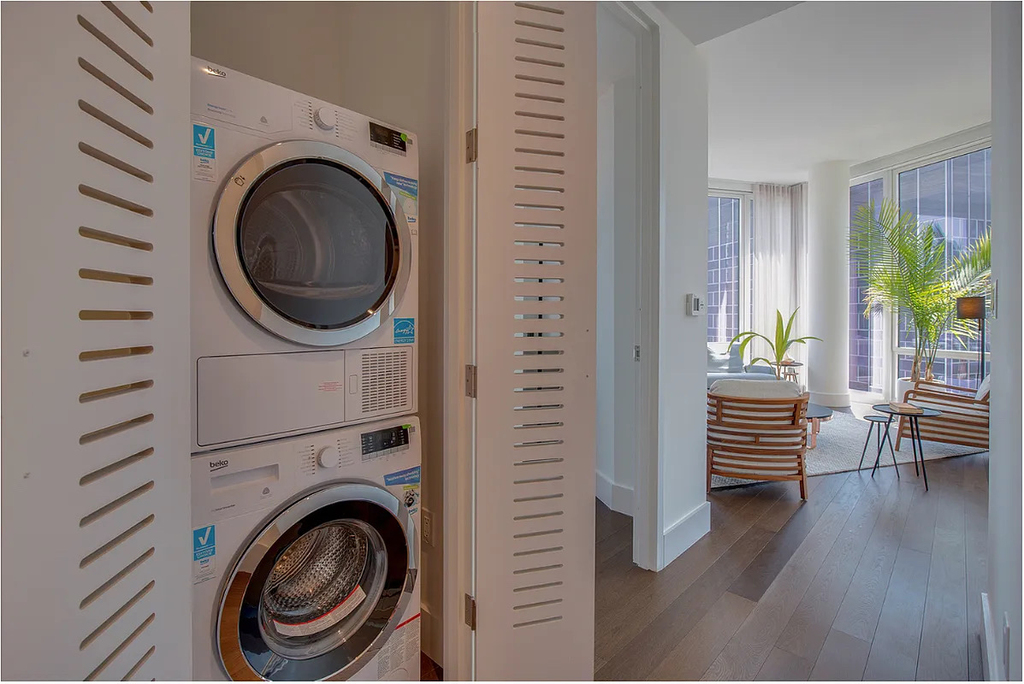 222 East 44th Street - Photo 5