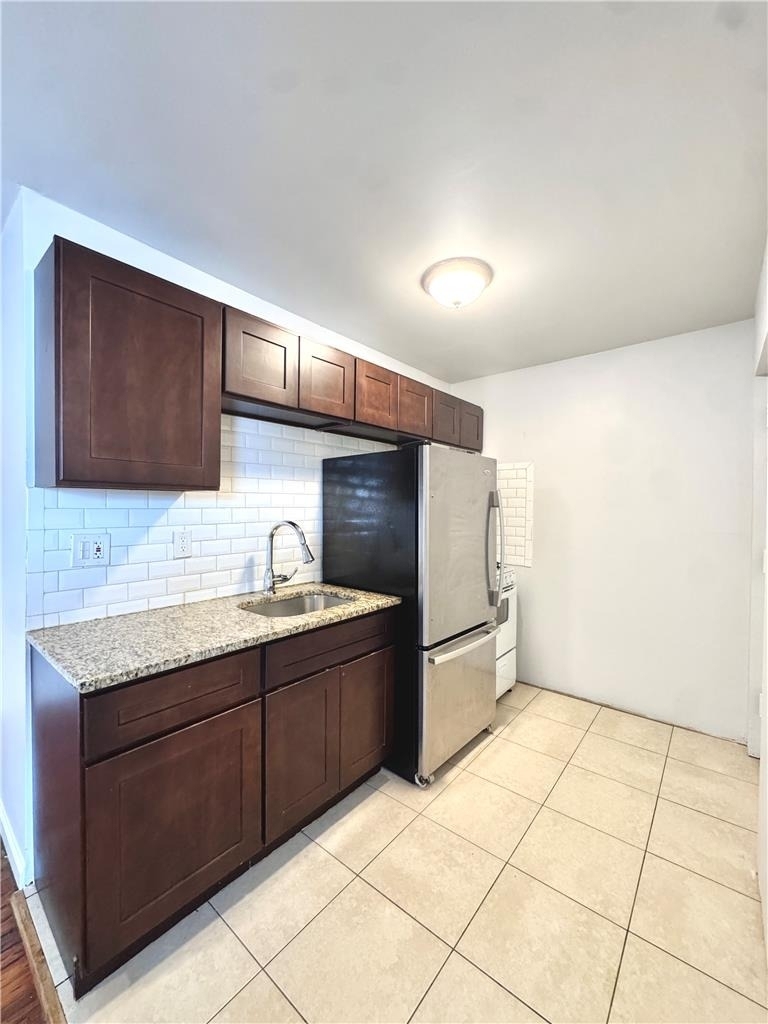 919 W Liberty Street - Photo 2