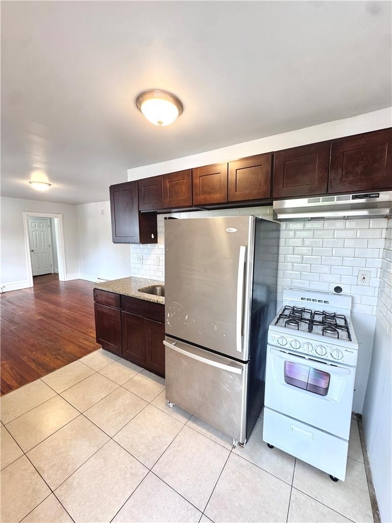 919 W Liberty Street - Photo 1