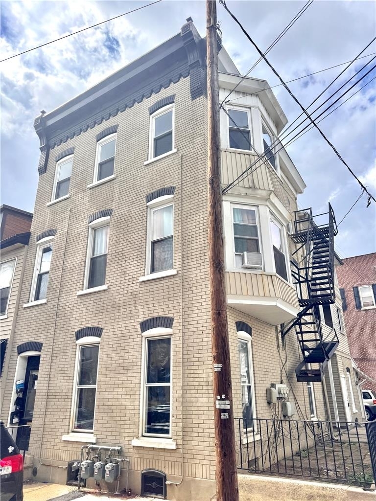 919 W Liberty Street - Photo 0