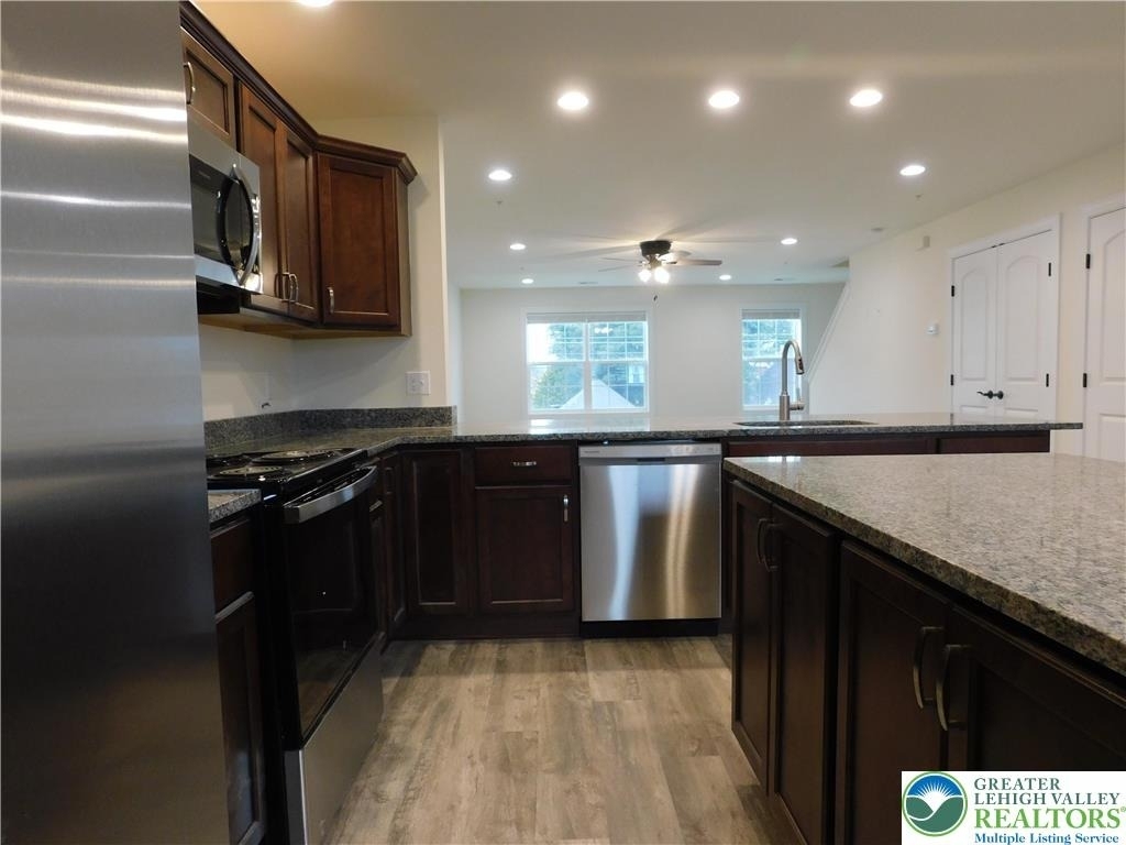 1549 Burkhardt Street - Photo 7