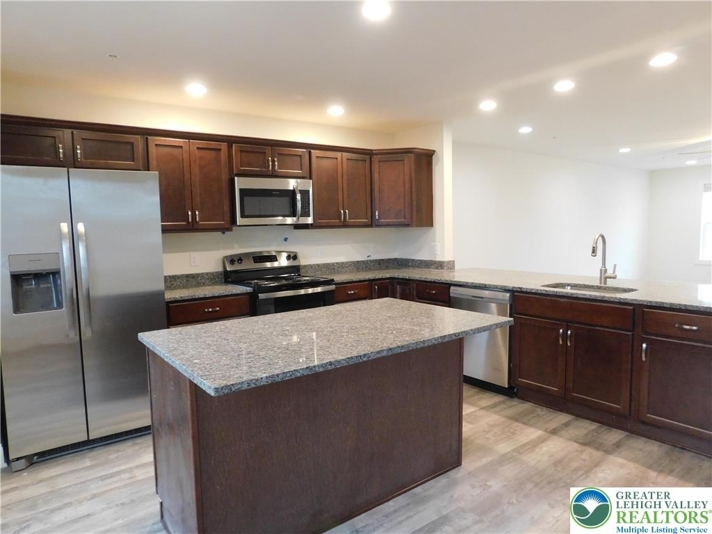 1549 Burkhardt Street - Photo 9