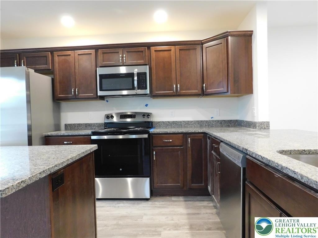 1549 Burkhardt Street - Photo 6