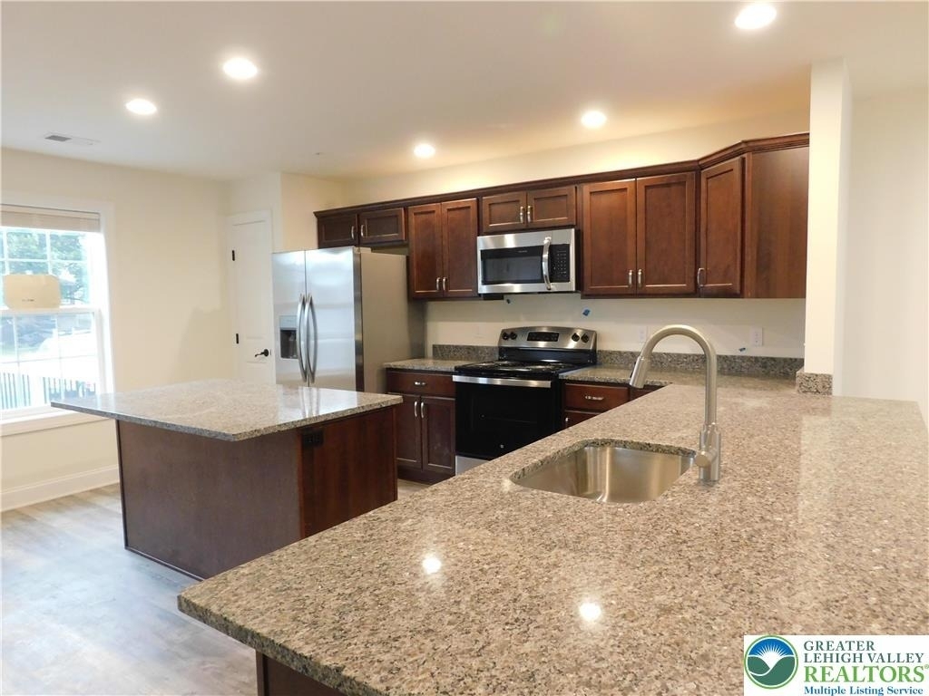 1549 Burkhardt Street - Photo 10