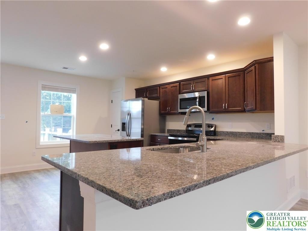 1549 Burkhardt Street - Photo 5