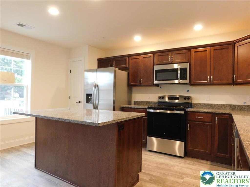 1549 Burkhardt Street - Photo 4