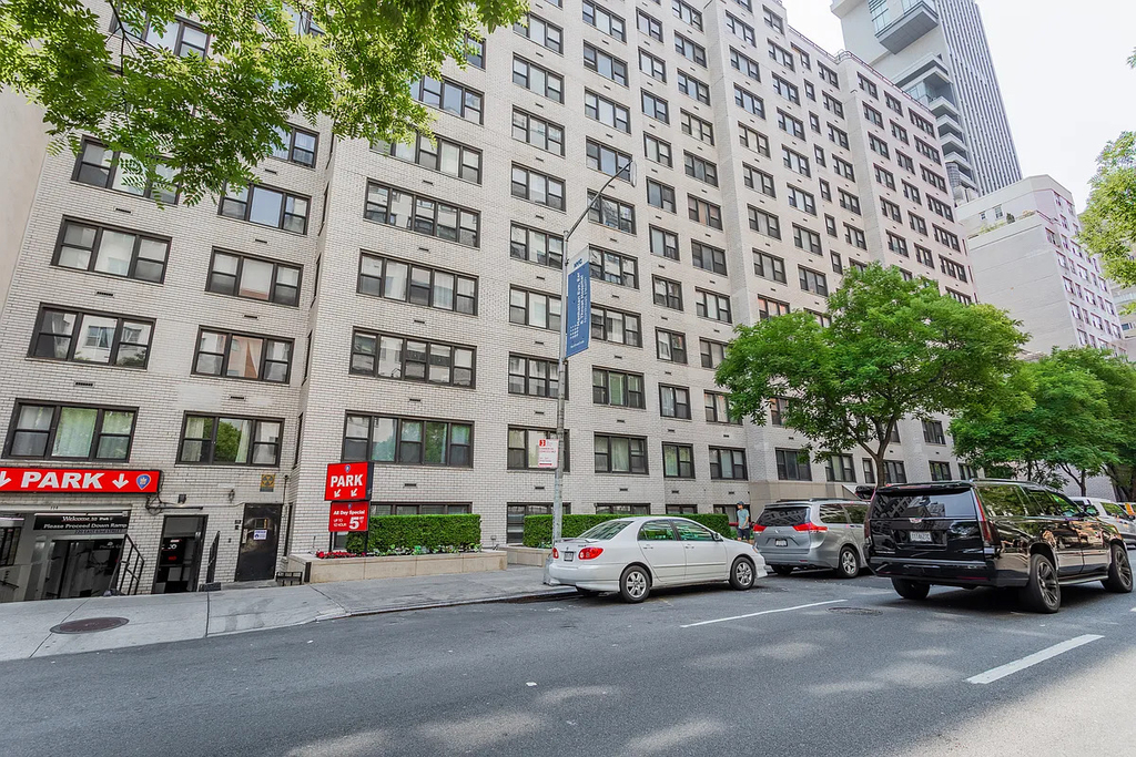 220 East 63rd Street - Photo 8