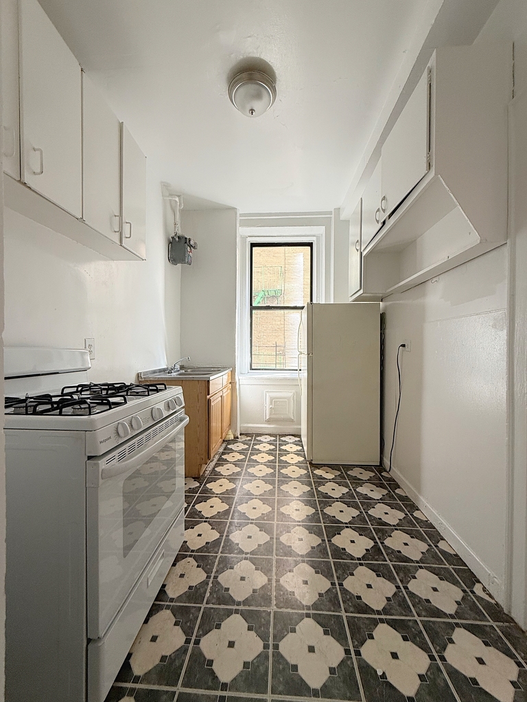 555 Edgecombe Avenue - Photo 4