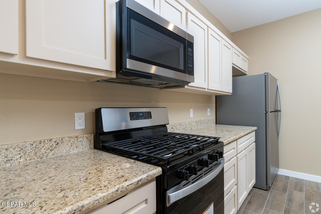 9779 Mccombs Street - Photo 4