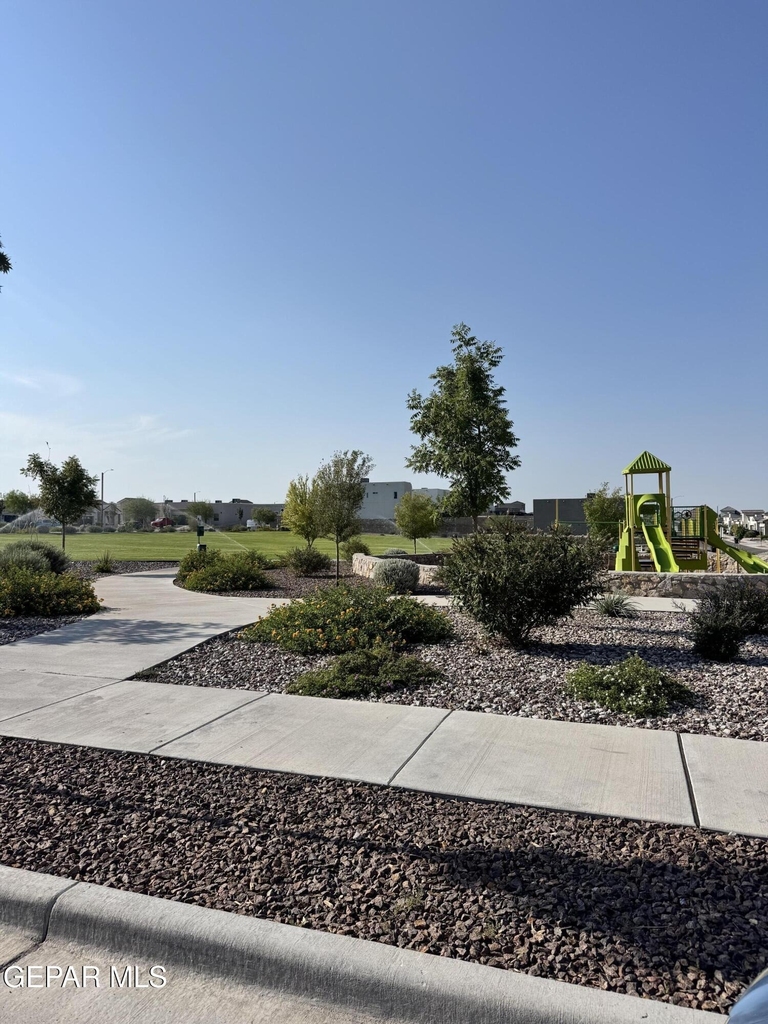 13079 Emerald Hills Avenue - Photo 34