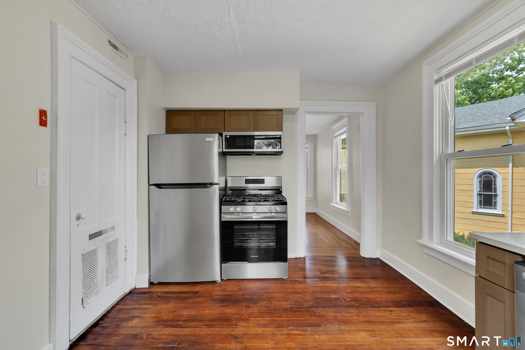 7 University Place - Photo 1
