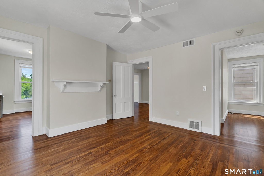 7 University Place - Photo 5