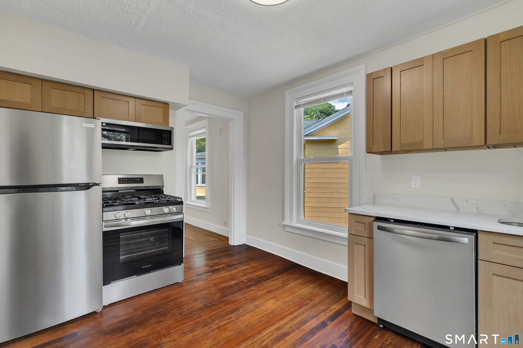 7 University Place - Photo 0