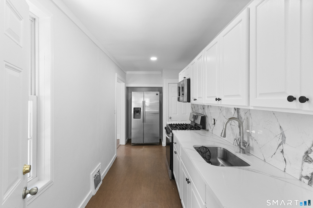 366 Remington Street - Photo 1