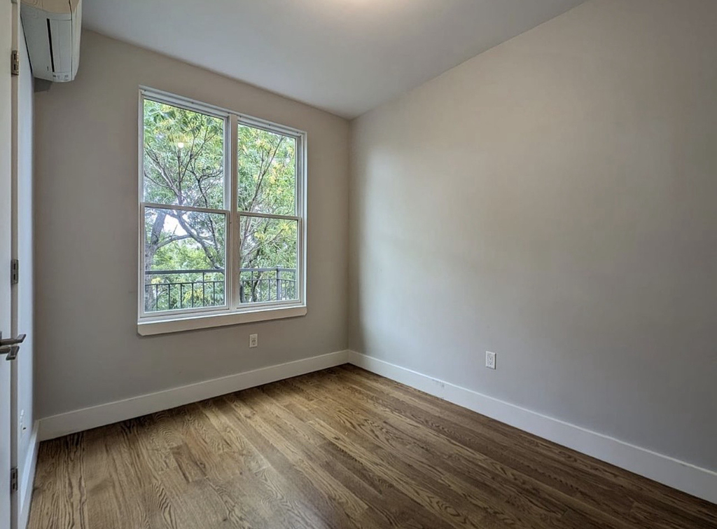 1354 Jefferson Avenue - Photo 3