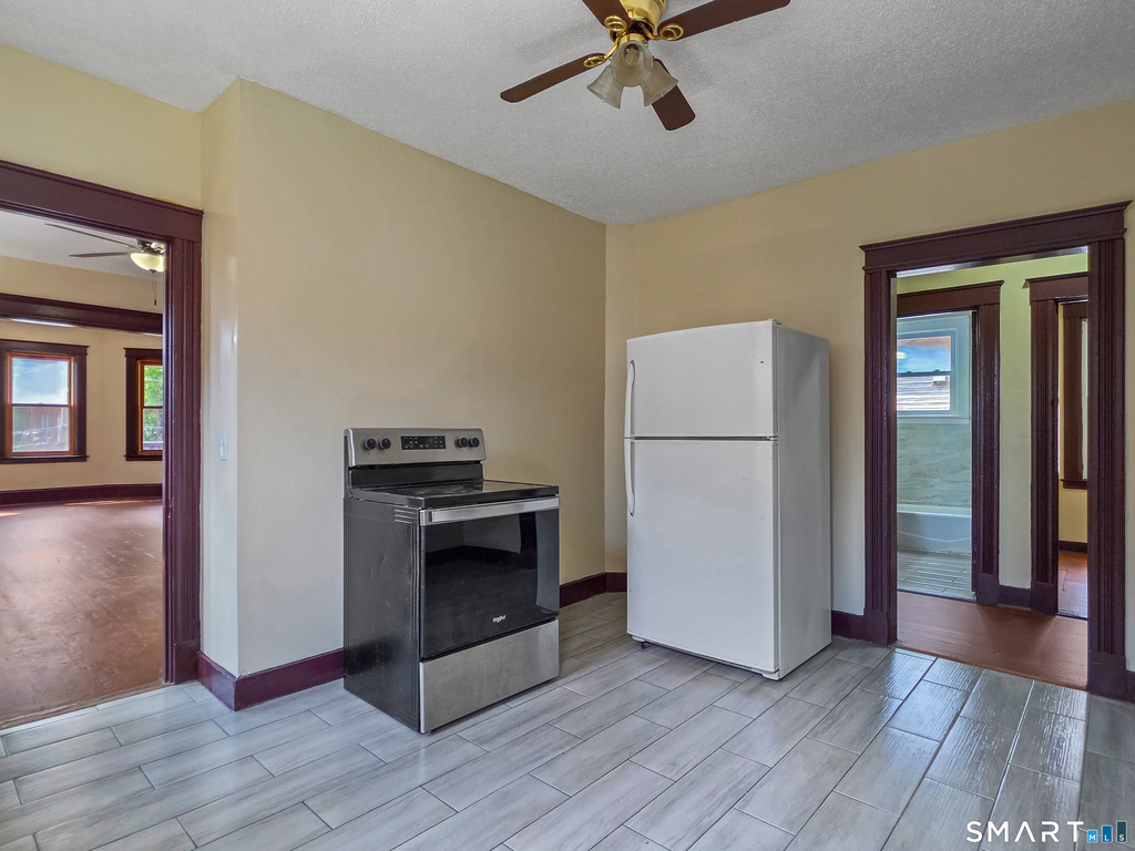 2-4 Mortson Street - Photo 8