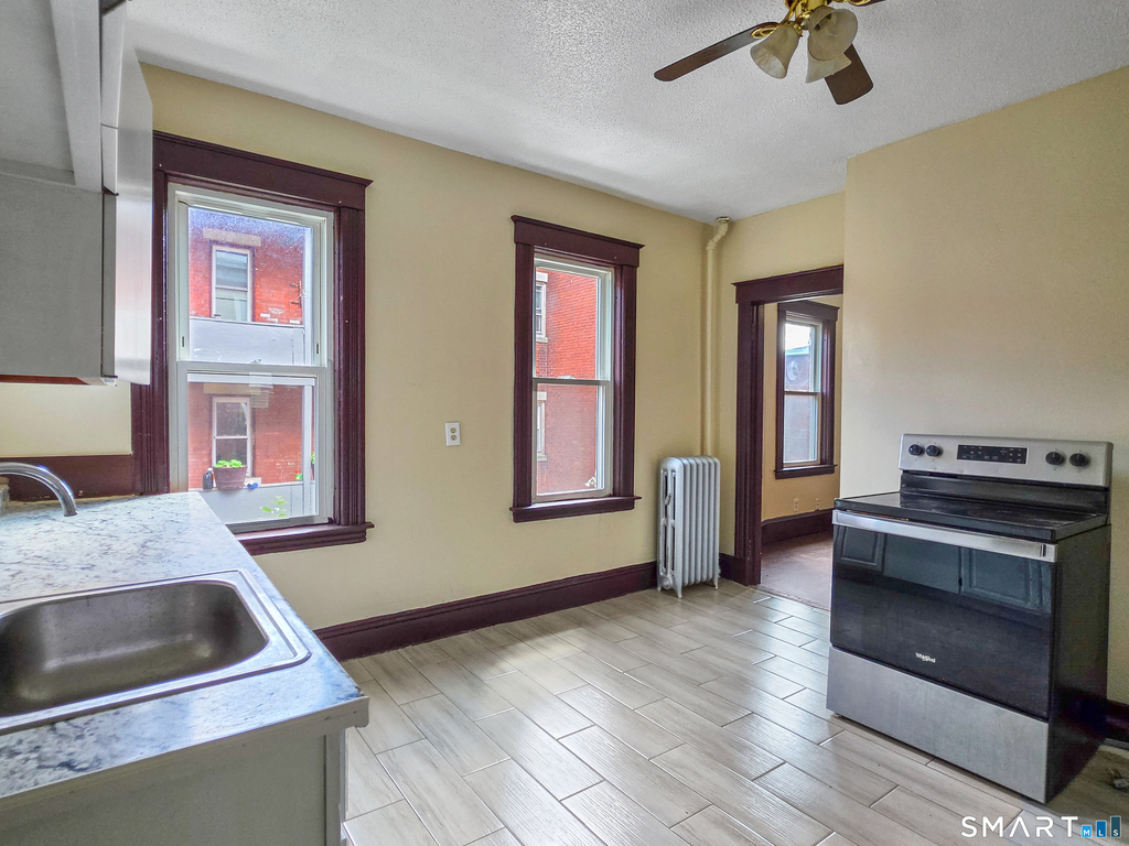 2-4 Mortson Street - Photo 9