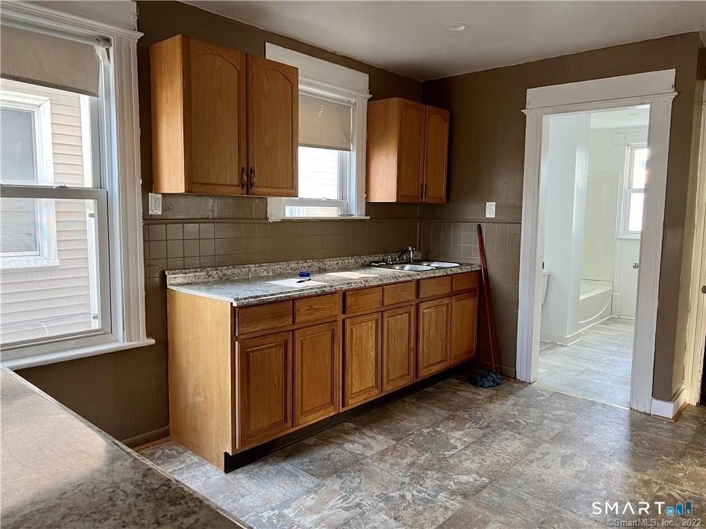 265 Bunnell Street - Photo 2