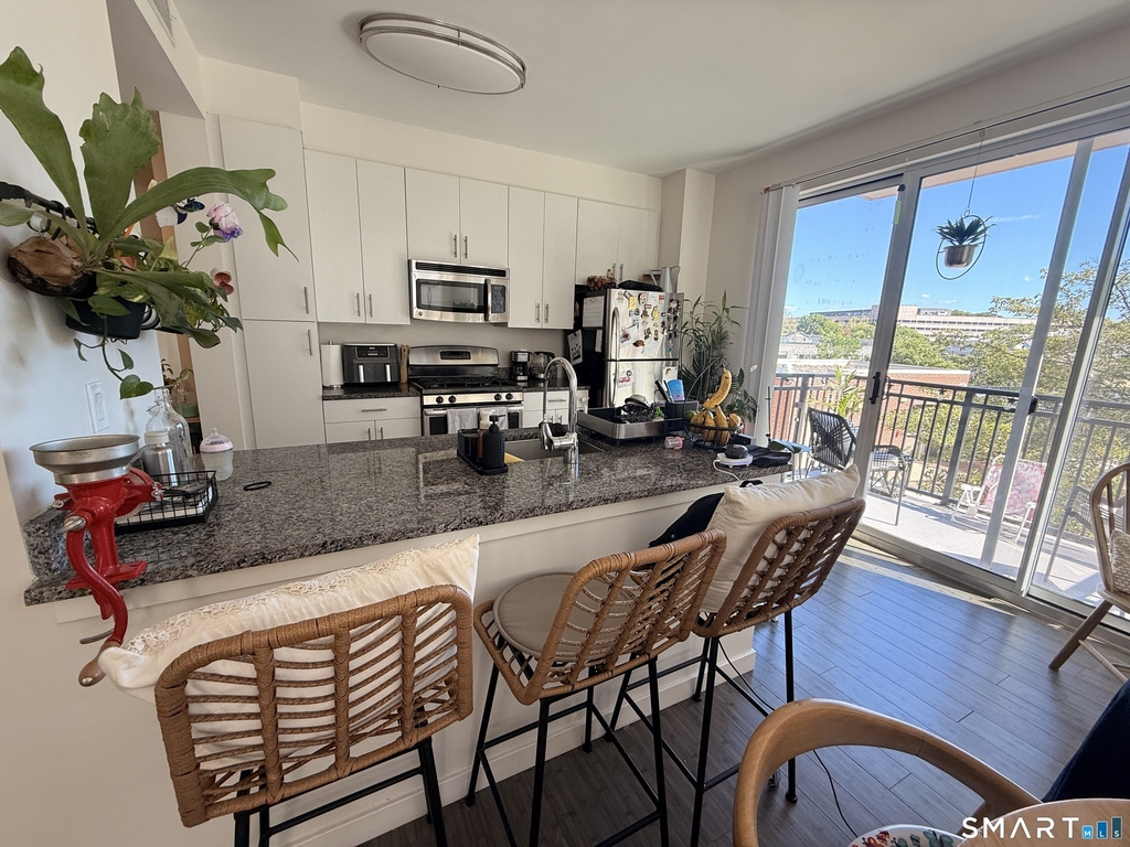 301 Commons Park - Photo 2