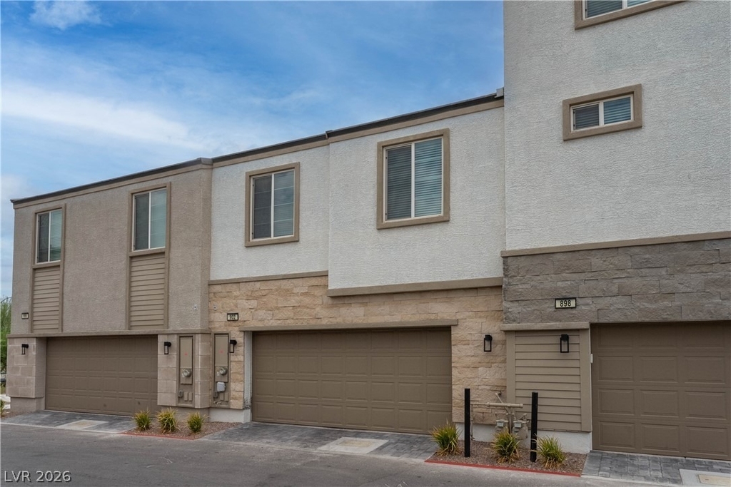 902 Bronzite Street - Photo 39