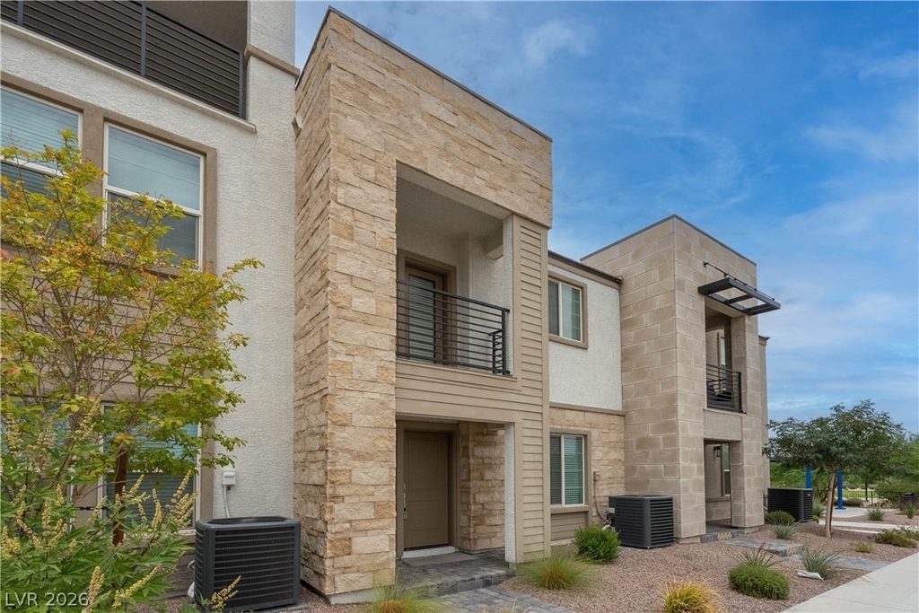 902 Bronzite Street - Photo 36